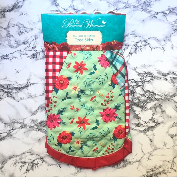 The Pioneer Woman Patchwork 48 inch Christmas tree skirt - Picture 5 of 8